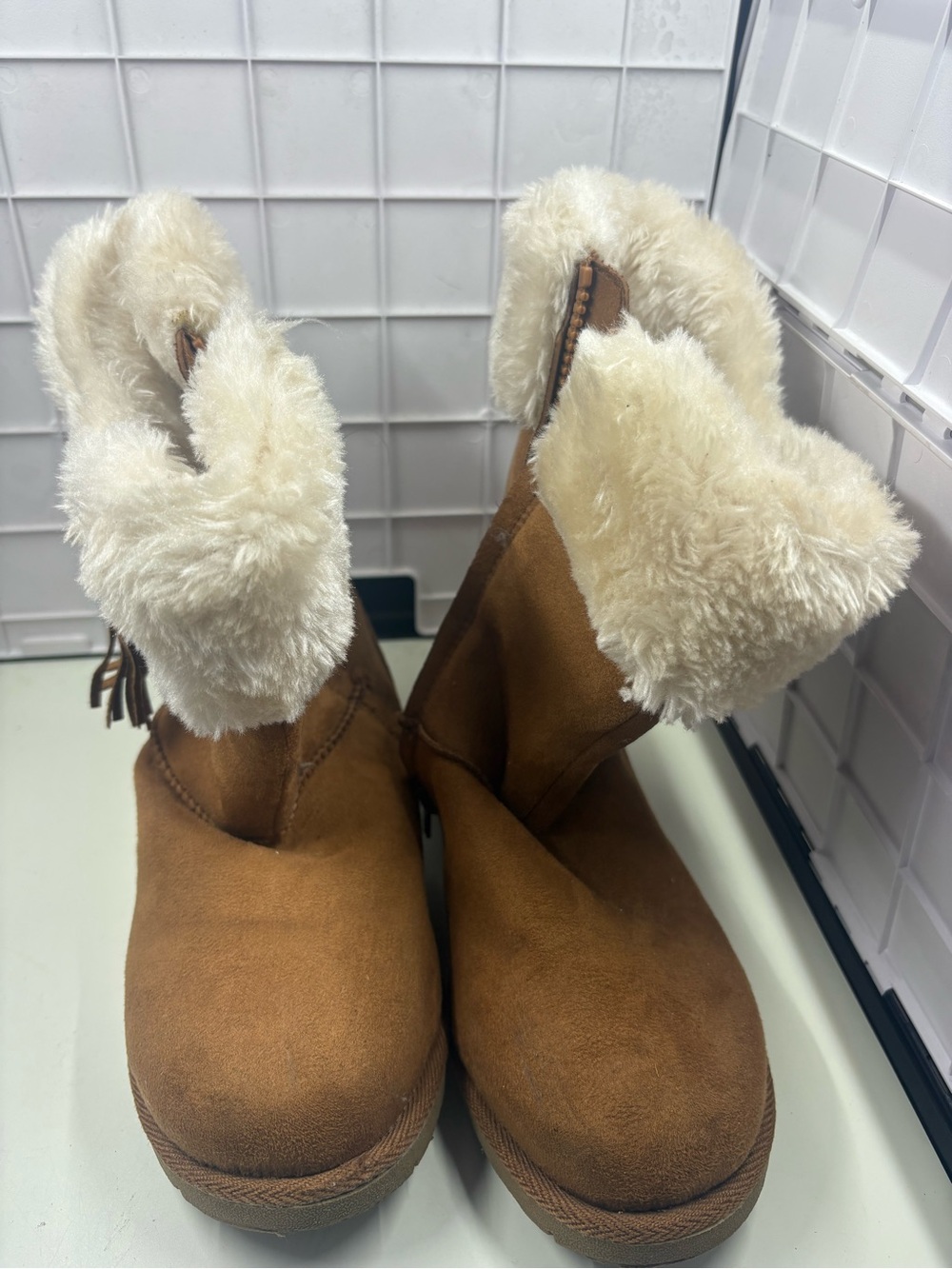Girls Magellan Brown Faux Suede White Fur Boots Size 3